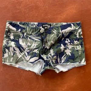 Express floral print shorts